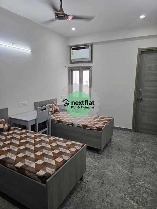 1BHK in Bishanpura, Sector 58, Noida - Photo 1
