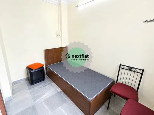 1BHK in Azad Nagar, Andheri West, Mumbai - Photo 1