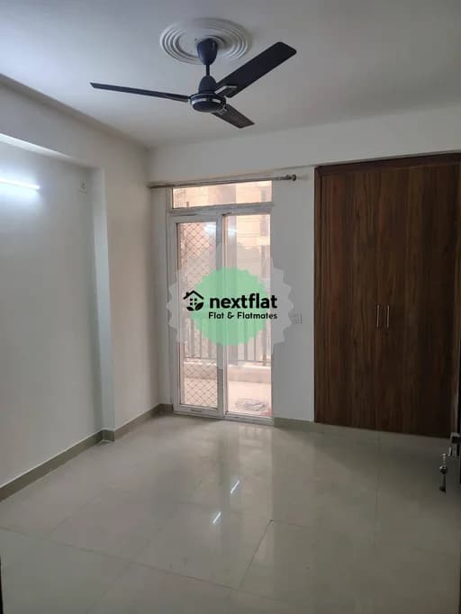 3BHK in Noida Phase-2, Yakubpur, Noida - Photo 1