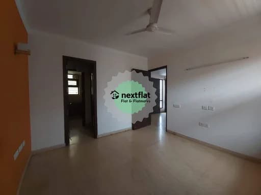 2BHK in Subhash Chowk, Sector 45, Gurugram - Photo 1