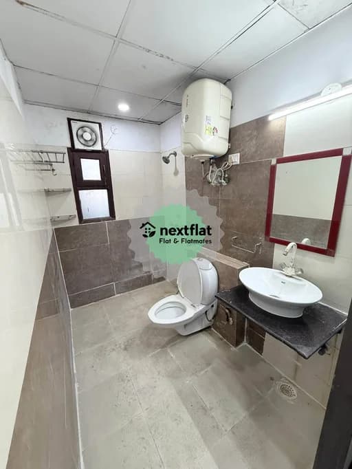 2BHK in Sector 75, Noida, Noida - Photo 1