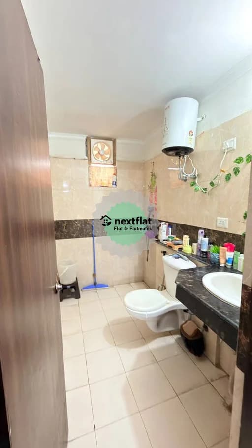 2BHK in Sector 70, Sector 70, Noida - Photo 1