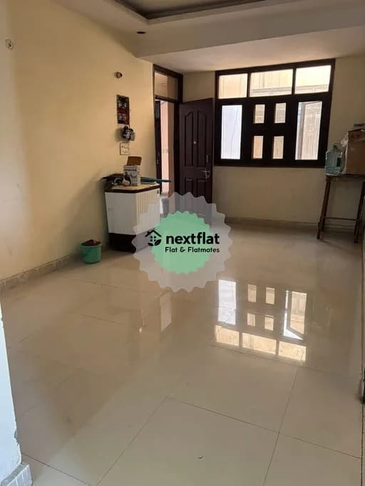 3BHK in Basai, Sector 70, Noida - Photo 1
