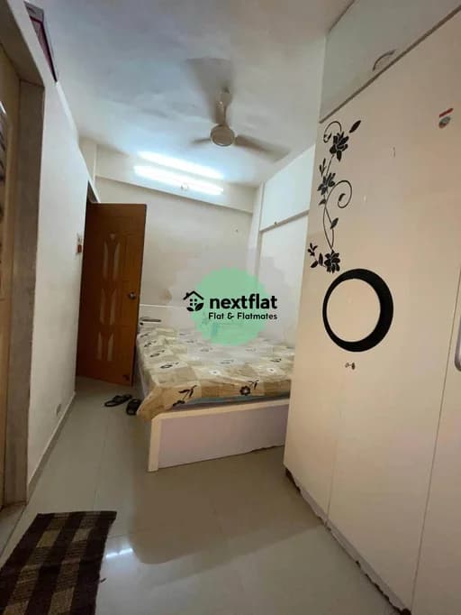 2BHK in SV Road, Vile Parle West, Mumbai - Photo 1
