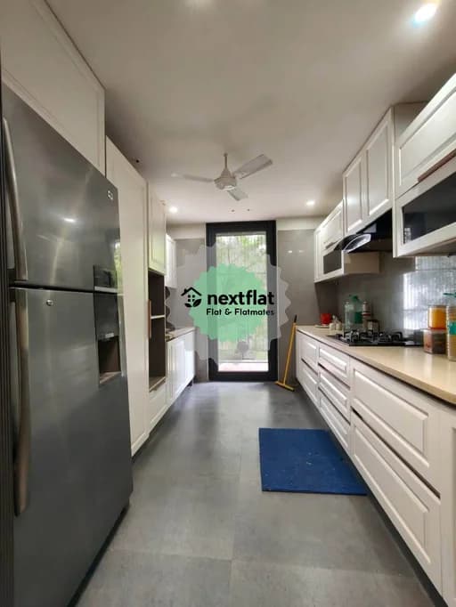 4BHK in DLF Phase 4, Golf Course Road, Gurugram - Photo 1