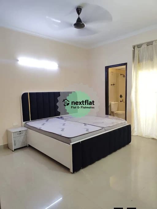 2BHK in Sector 76, Noida, Noida - Photo 1
